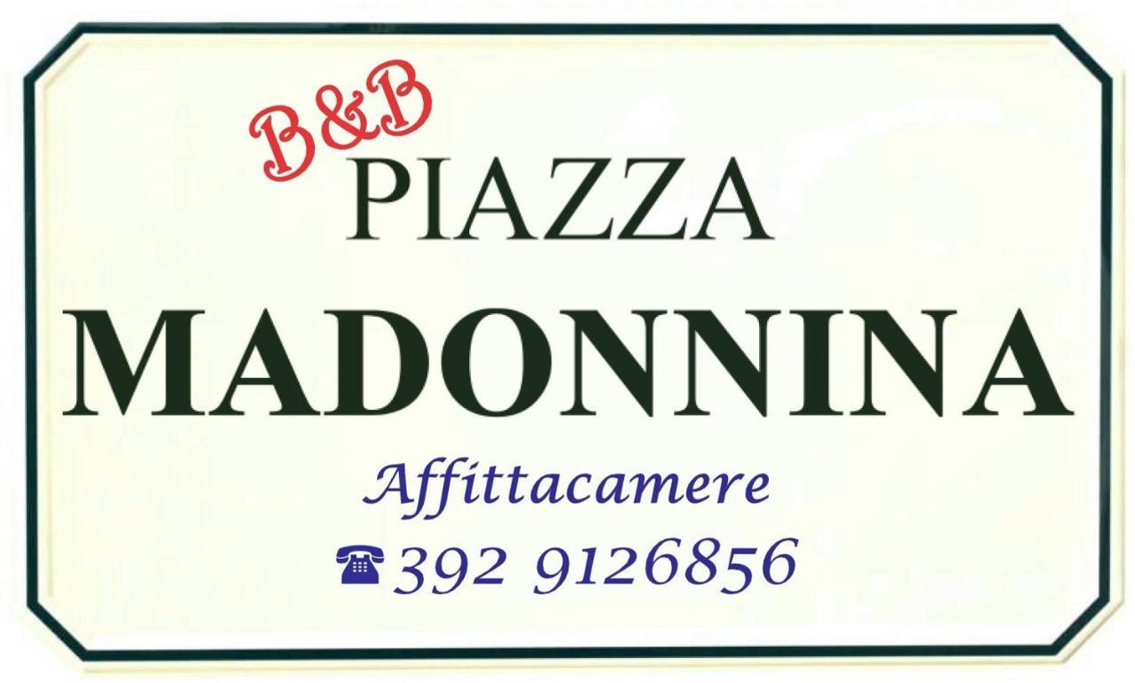 Piazza Madonnina *